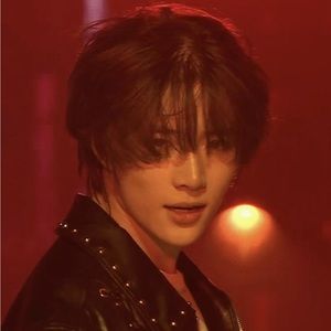 Meet your Posher, Adian